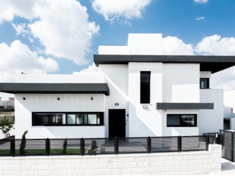 בית בסגנון מודרני, כרמית